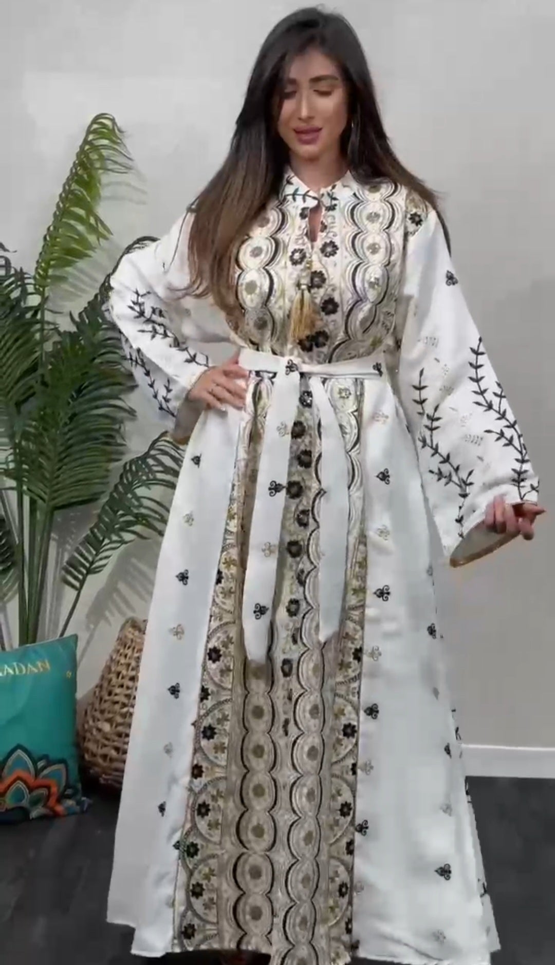 Elegant Kuwaiti Jellabiya- Hanoon