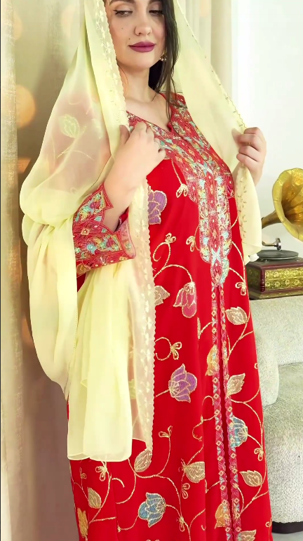Emirati Traditional Mukhawar Jellabiya