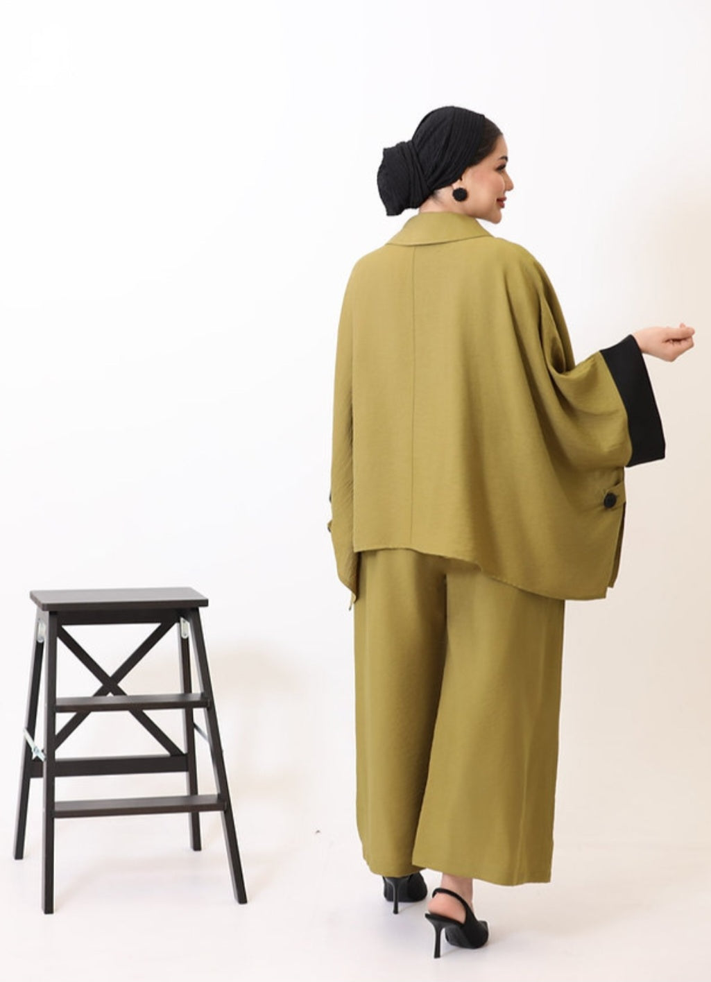 Green Fashionable Suit by Lebsaty